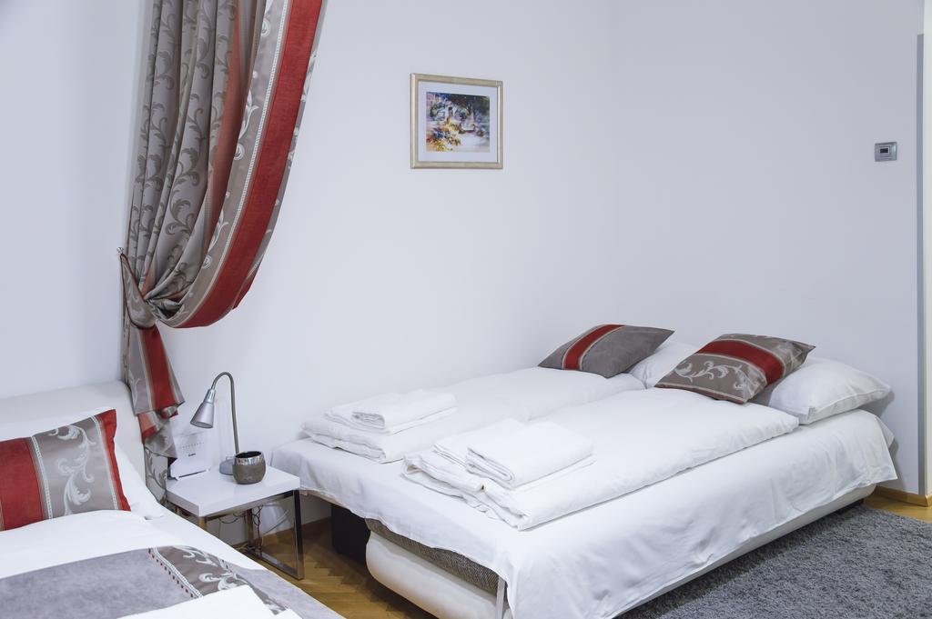 Modern Apartment Vsehrdova Прага Экстерьер фото