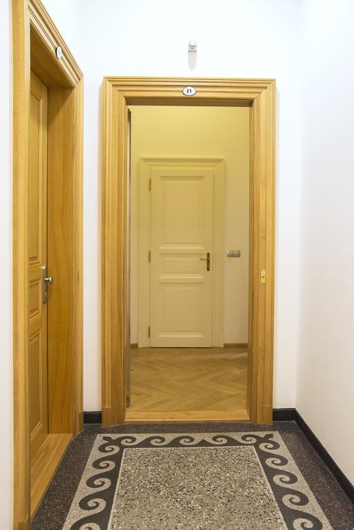 Modern Apartment Vsehrdova Прага Экстерьер фото