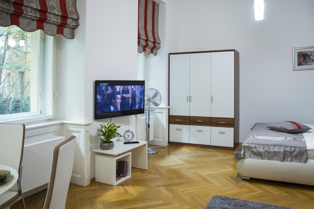 Modern Apartment Vsehrdova Прага Экстерьер фото
